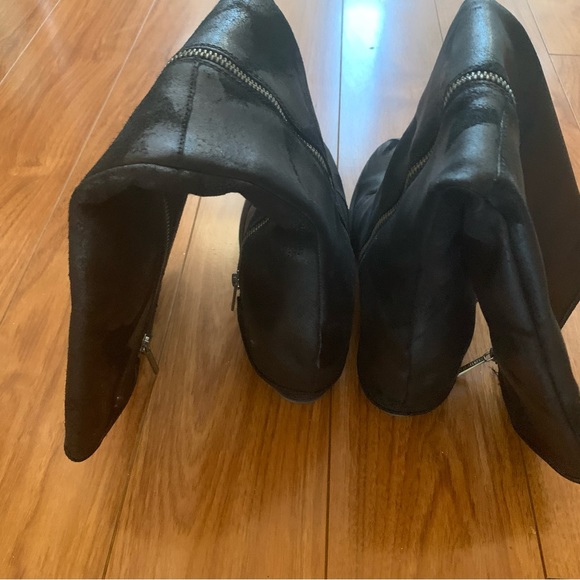 Boots - Picture 5 of 9